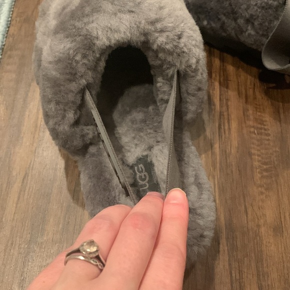 UGG women’s super fluff slippers - Picture 9 of 11